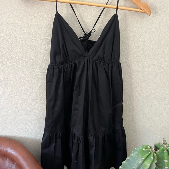 Elegant Black Women's Dress - Picture 2 of 4